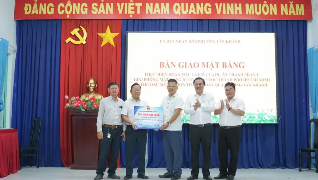 Sau mốc 2/9, Tân Khánh bàn giao 1,6km mặt bằng cao tốc