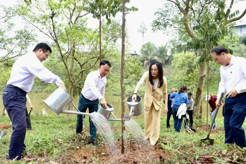 Tạp chí Nông nghiệp và Môi trường tổ chức Tết trồng cây ở Đền Hùng, Phú Thọ