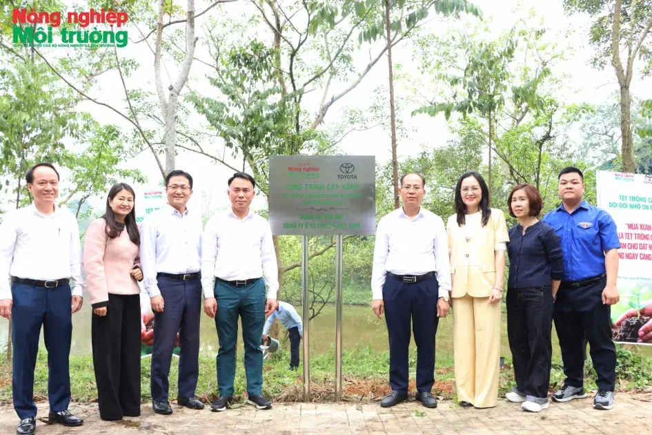 Tạp chí Nông nghiệp và Môi trường tổ chức chương trình Tết trồng cây "Đời đời nhớ ơn Bác Hồ” tại Phú Thọ