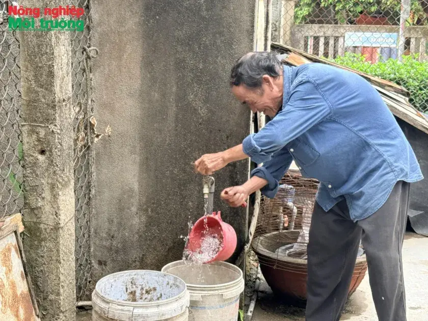 Hàng trăm hộ dân mòn mỏi chờ nước sạch