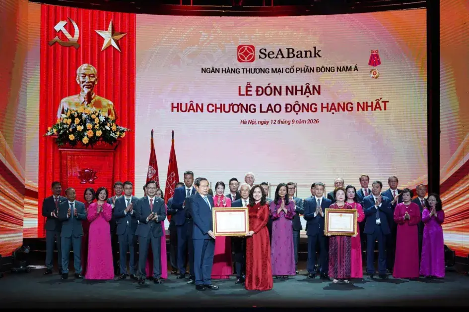 Ngân hàng SeABank đón nhận Huân chương Lao động hạng Nhất