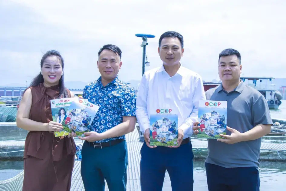 Tạp chí Nông nghiệp và Môi trường thăm mô hình nuôi cá sông Đà