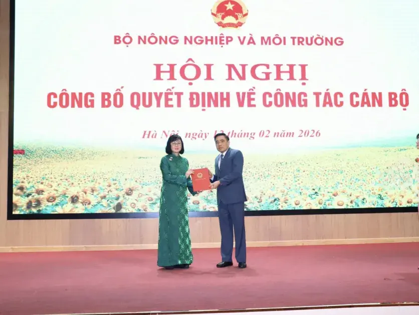 Trường Đại học Tài nguyên và Môi trường Hà Nội công bố Quyết định giao Quyền Hiệu trưởng đối với GS, TS. Huỳnh Thị Lan Hương