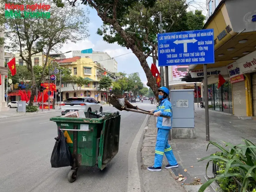 Hà Nội: Những “Người hùng thầm lặng” làm sạch phố phường