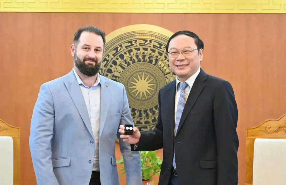 Hợp tác với doanh nghiệp Hungary chuyển giao công nghệ tái chế rác thải điện tử, thúc đẩy kinh tế tuần hoàn