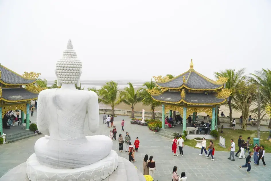 Chùa Bụt: Điểm hẹn tâm linh nơi cửa biển đầu xuân