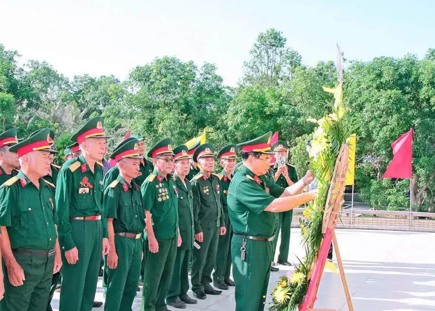 Hành trình tri ân đậm nghĩa tình đồng đội của Ban Liên lạc Sư đoàn 320