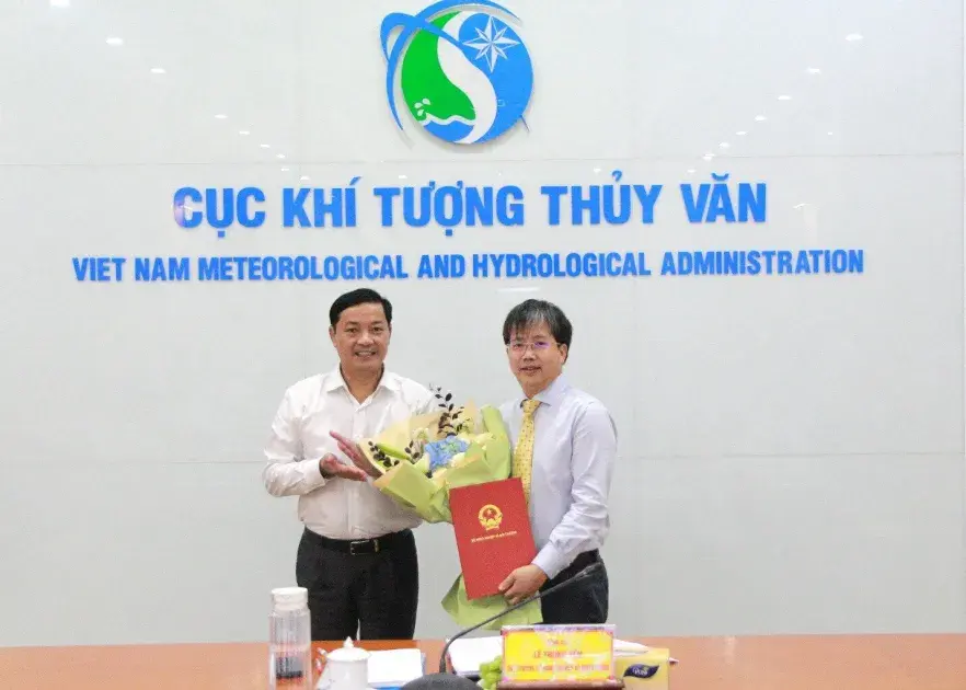 Ông Mai Văn Khiêm nhận quyết định bổ nhiệm Phó Cục trưởng Cục Khí tượng Thủy văn