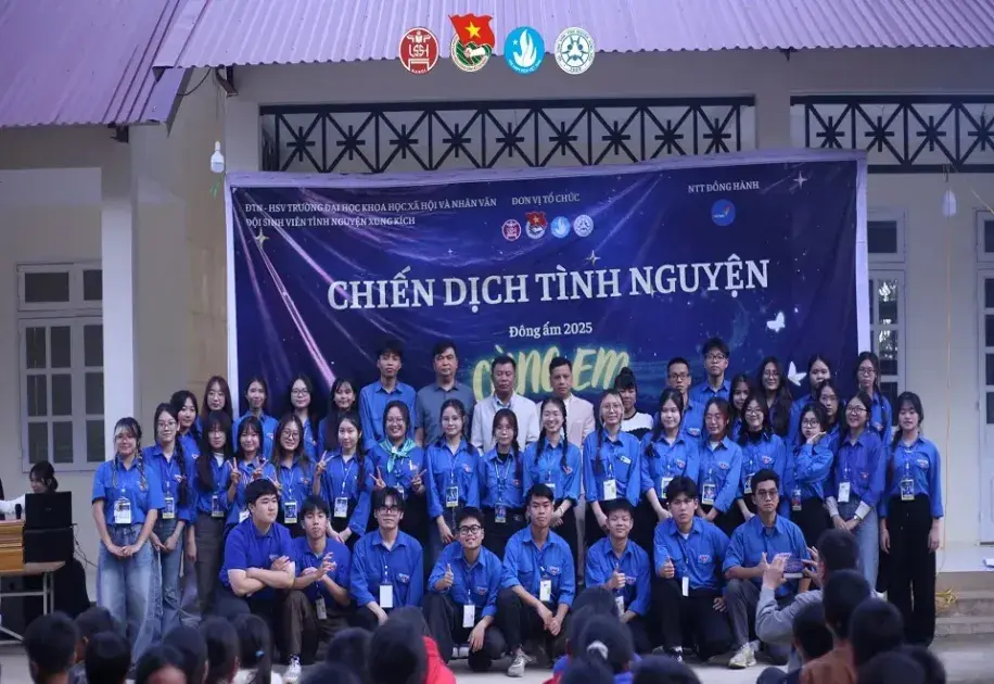 Dấu ấn Đội Sinh viên Tình nguyện Xung kích Trường ĐH Khoa học xã hội và Nhân văn từ Chiềng Sung, góp tiếng nói tuổi trẻ chào mừng Đại hội Đảng XIV