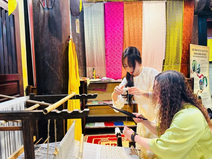 Chạm vào nghề - chạm vào con người: Hành trình từ phố cổ đến miền núi của những bàn tay không bị bỏ lại phía sau