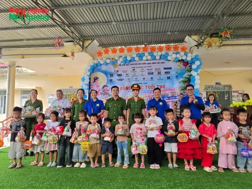 Đắk Lắk: Ngày hội lồng đèn “Nâng bước tuổi thơ”