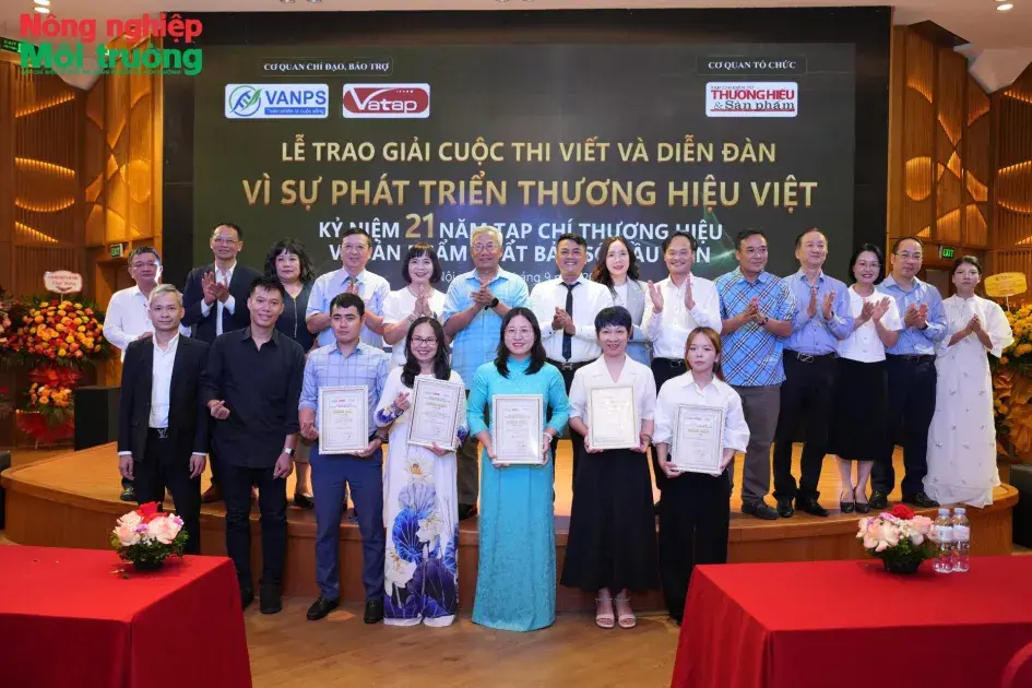 Trao giải Cuộc thi viết “Vì sự phát triển thương hiệu Việt”