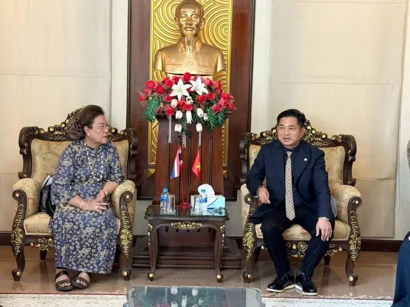 Tổng Lãnh sự quán Việt Nam tại Khỏn Kèn làm việc với Chi hội Văn hóa Áo dài Việt Nam tại Thái Lan