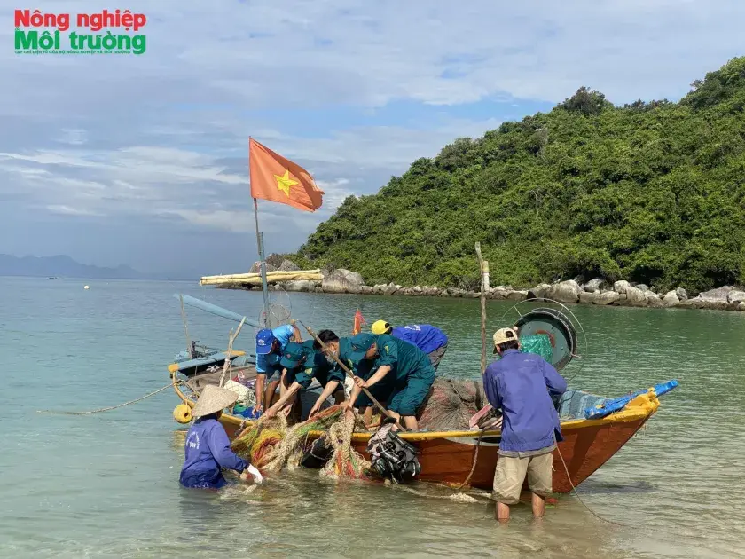 Khi người dân trở thành “người gác đền” của biển