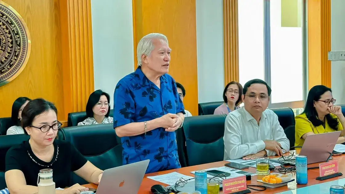 Ra biển bằng “đôi chân” thể chế và công nghệ