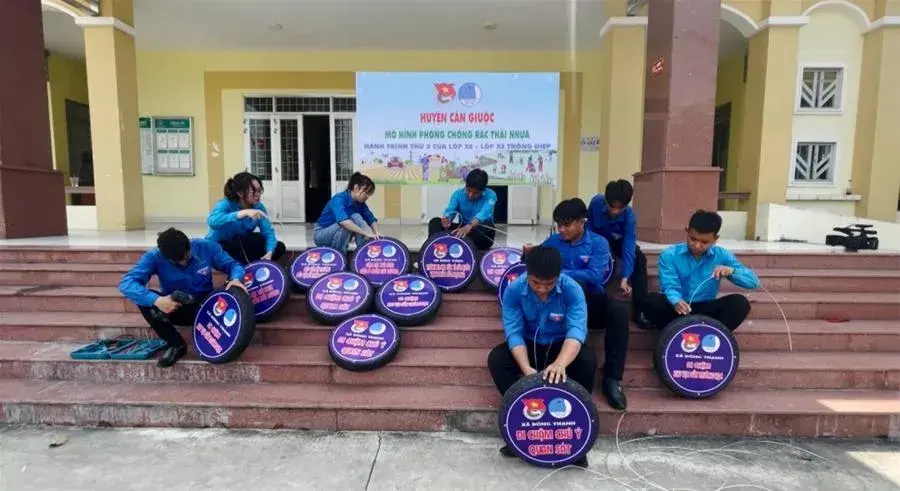 Đoàn thanh niên Long An chung tay xây dựng nông thôn mới nâng cao bằng mô hình chống rác thải nhựa